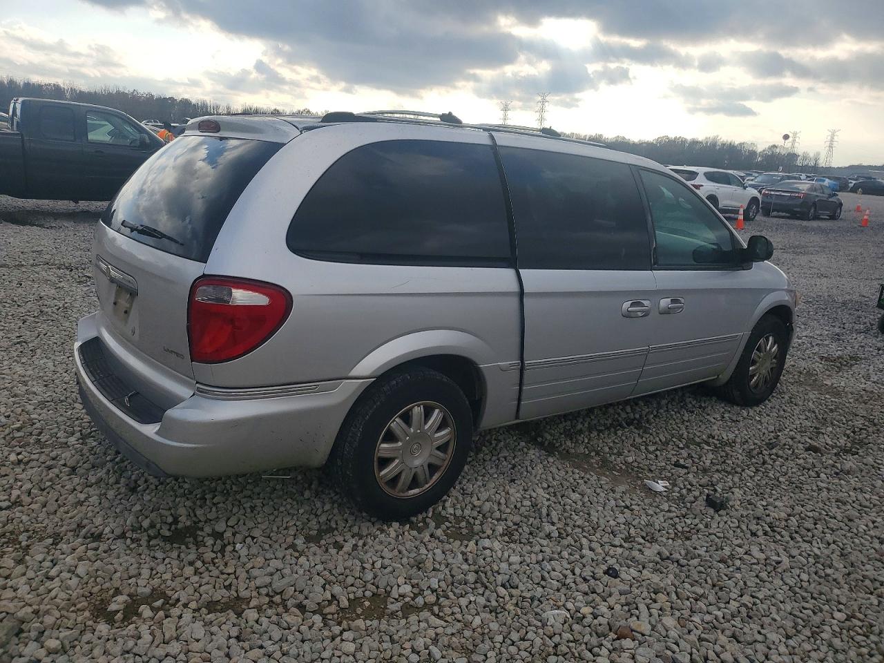 2005 CHRYSLER TOWN & COUNTRY LIMITED photo 3