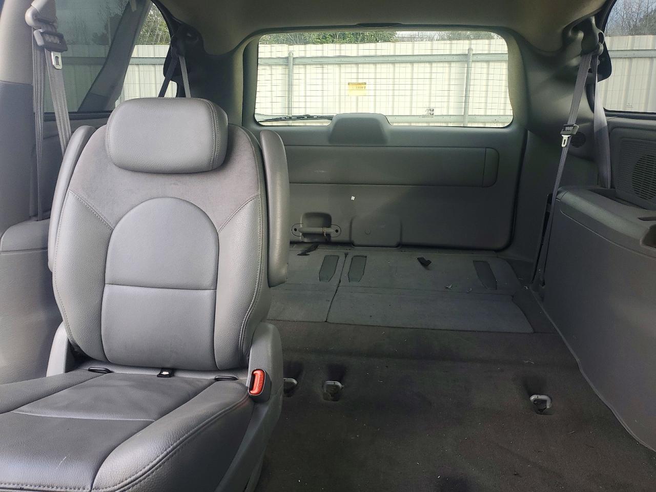 2005 CHRYSLER TOWN & COUNTRY LIMITED photo 10