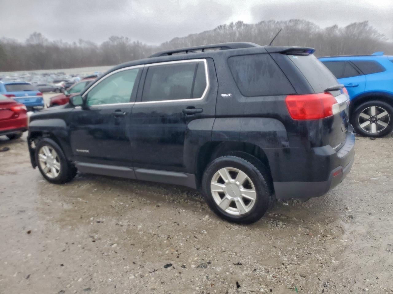 2013 GMC TERRAIN SLT photo 2