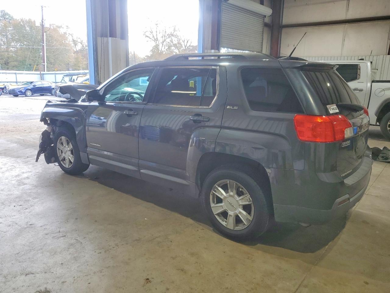 2011 GMC TERRAIN SLE photo 2