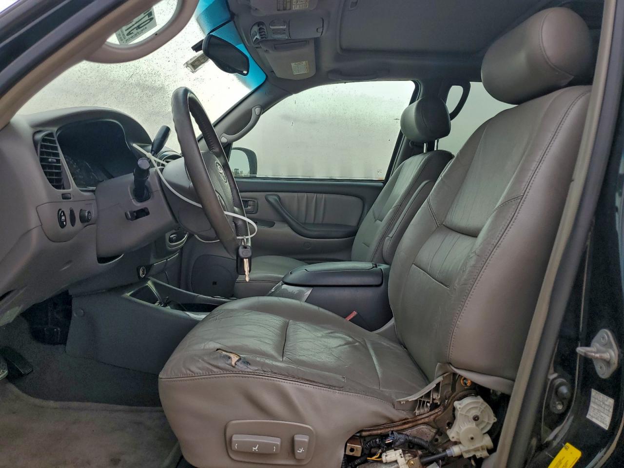 2004 TOYOTA SEQUOIA LIMITED photo 25