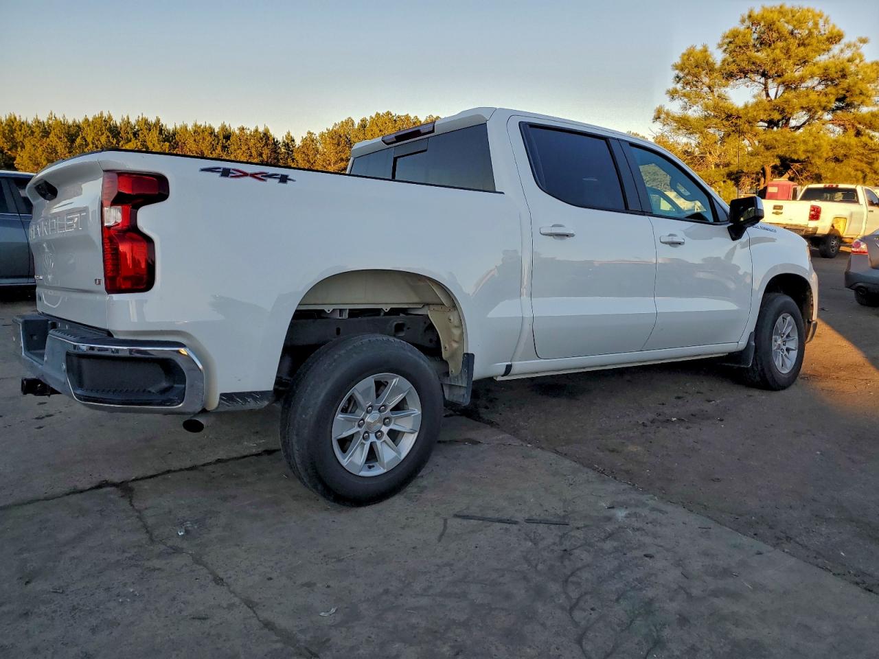 2024 CHEVROLET SILVERADO K1500 LT photo 3