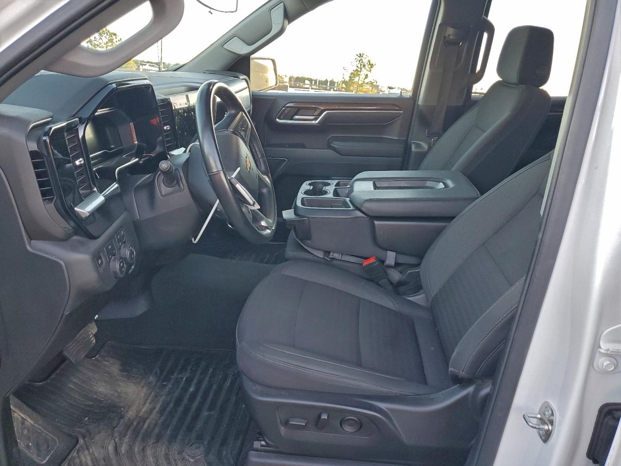 2024 CHEVROLET SILVERADO K1500 LT photo 7