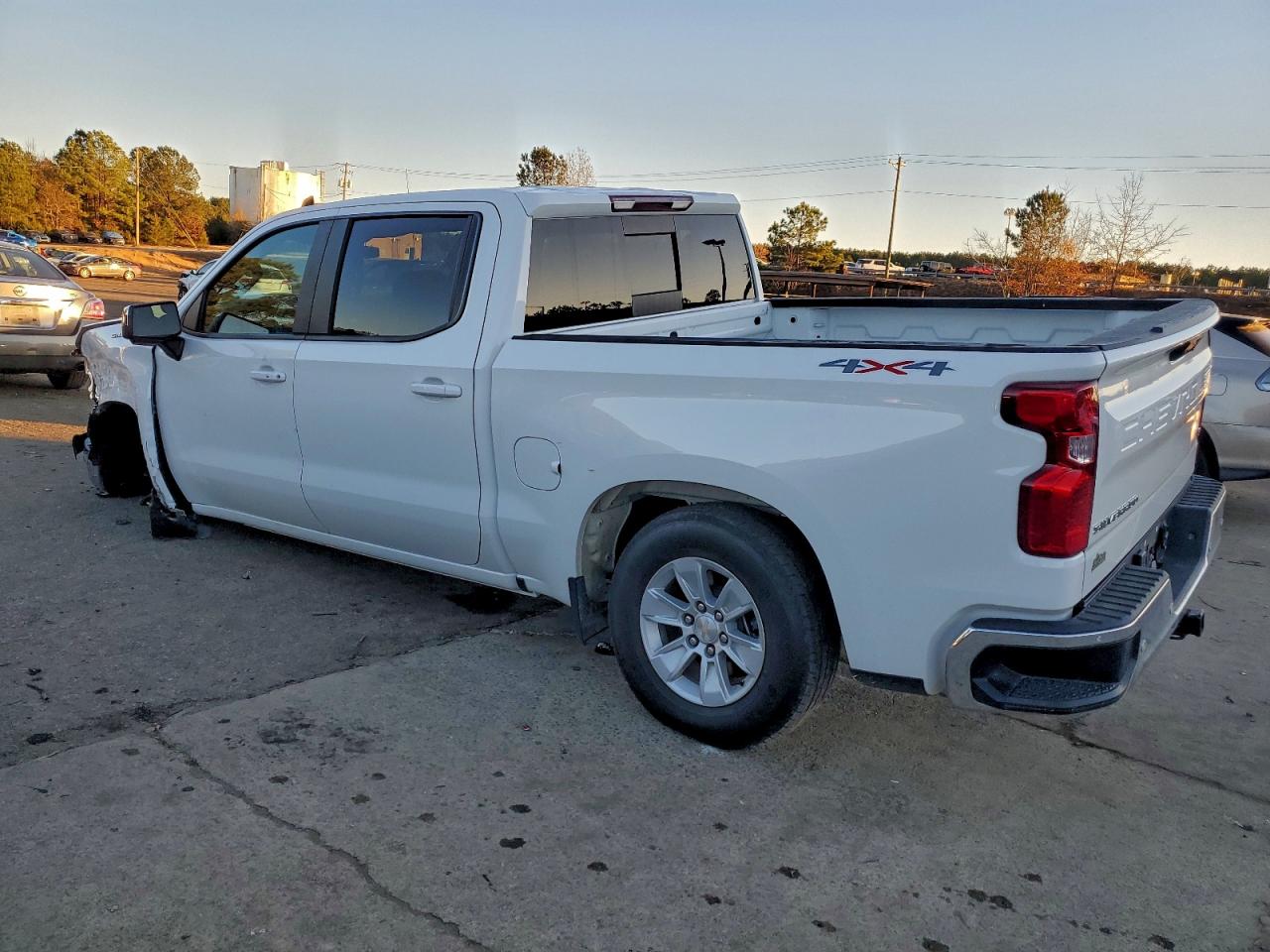 2024 CHEVROLET SILVERADO K1500 LT photo 2