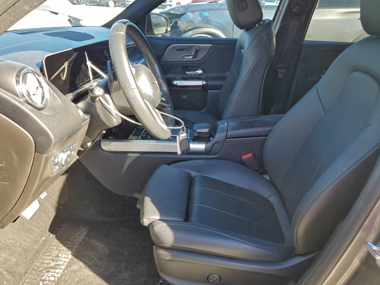 2021 MERCEDES-BENZ GLB 250 photo 13