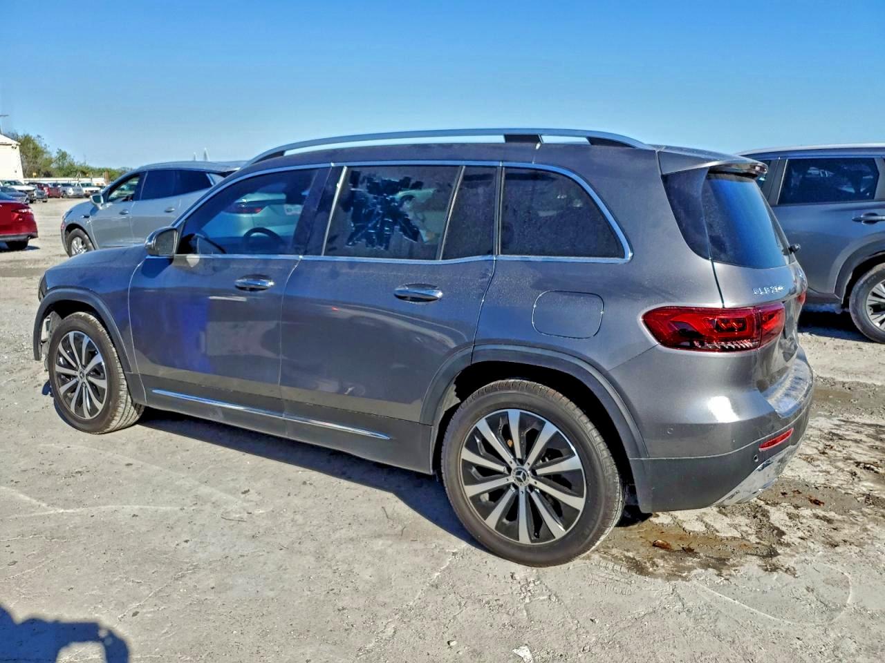 2021 MERCEDES-BENZ GLB 250 photo 3