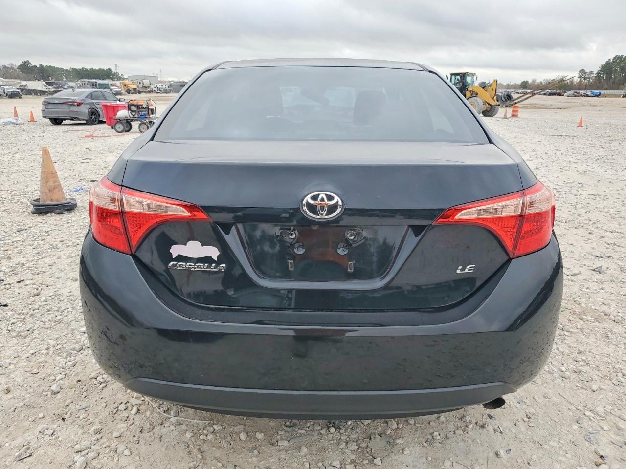 2018 TOYOTA COROLLA LE photo 6