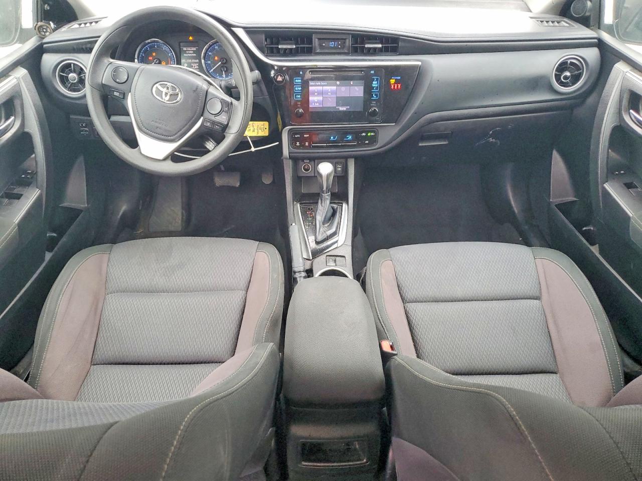 2018 TOYOTA COROLLA LE photo 8