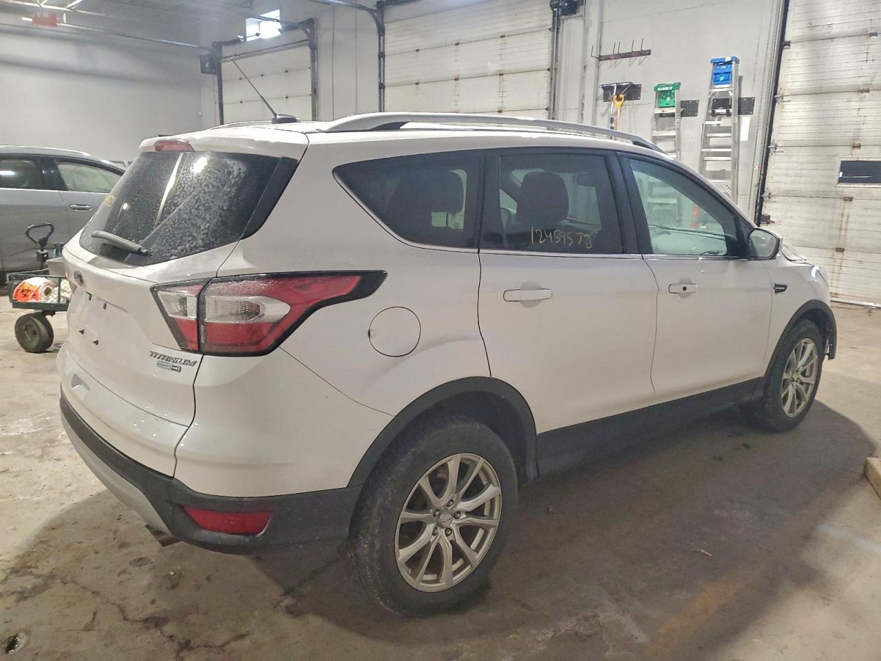 2017 FORD ESCAPE TITANIUM photo 3