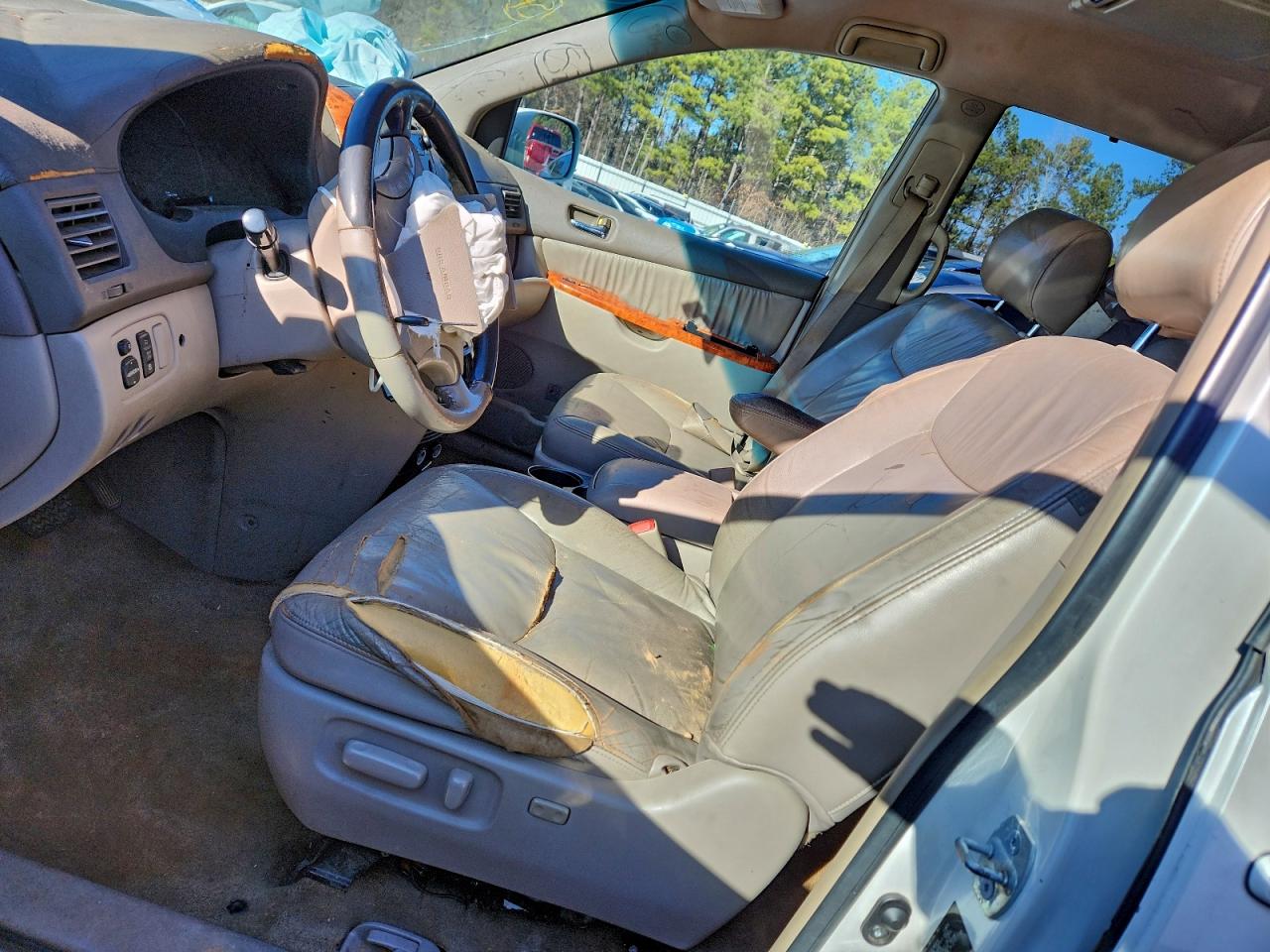 2008 TOYOTA SIENNA XLE photo 19