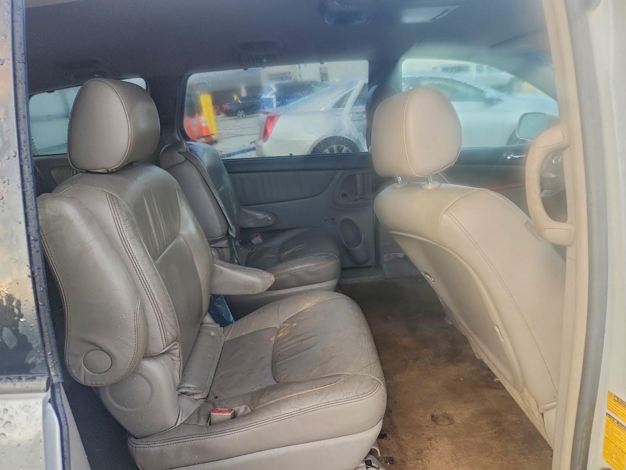 2008 TOYOTA SIENNA XLE photo 31