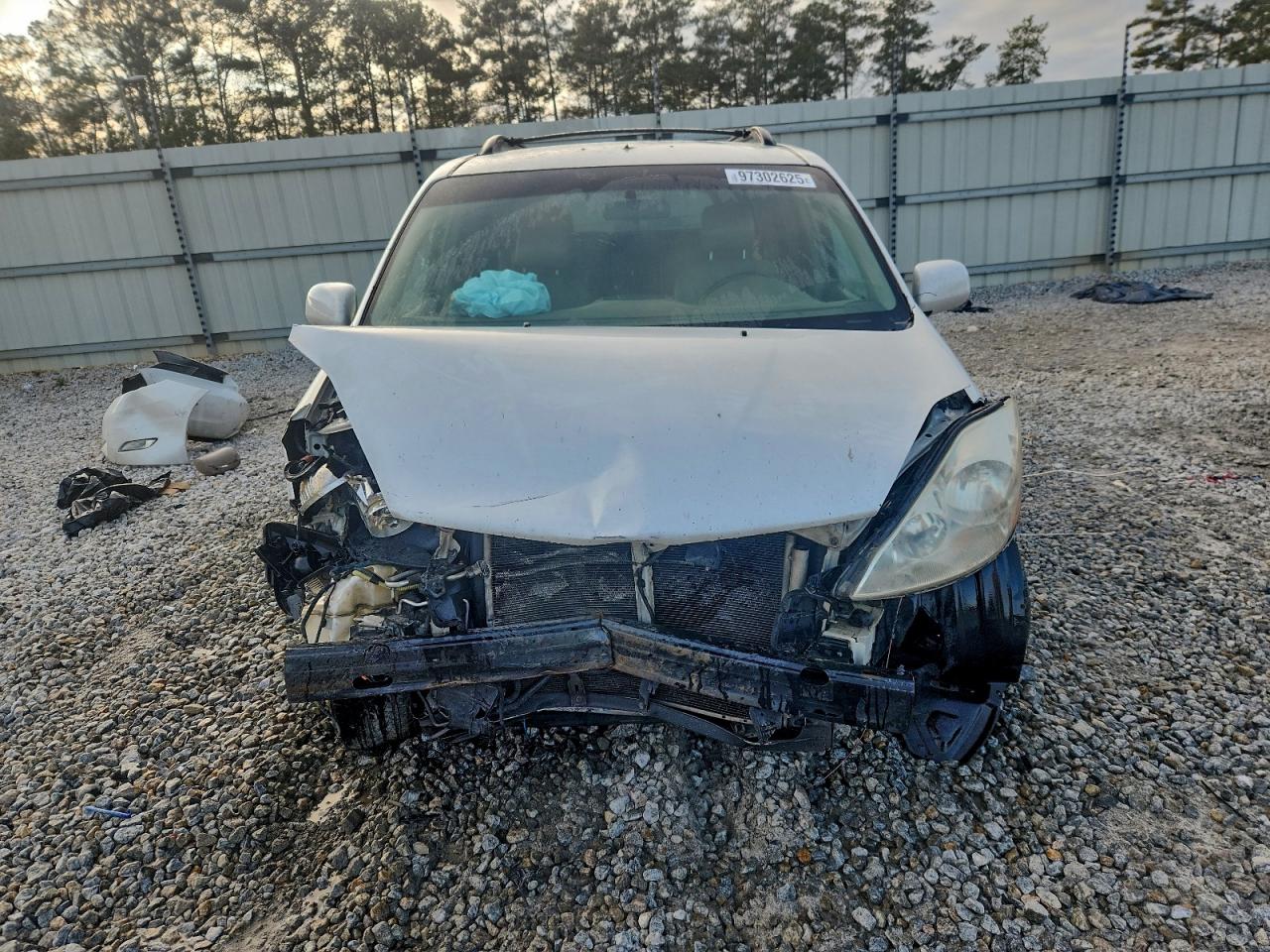 2008 TOYOTA SIENNA XLE photo 13