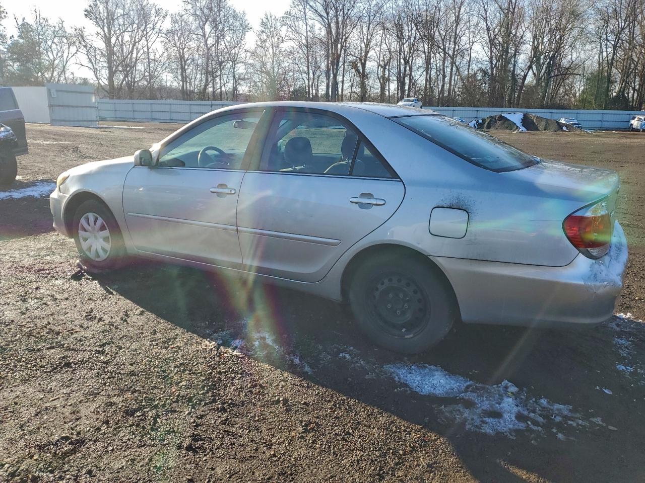 2006 TOYOTA CAMRY LE photo 3