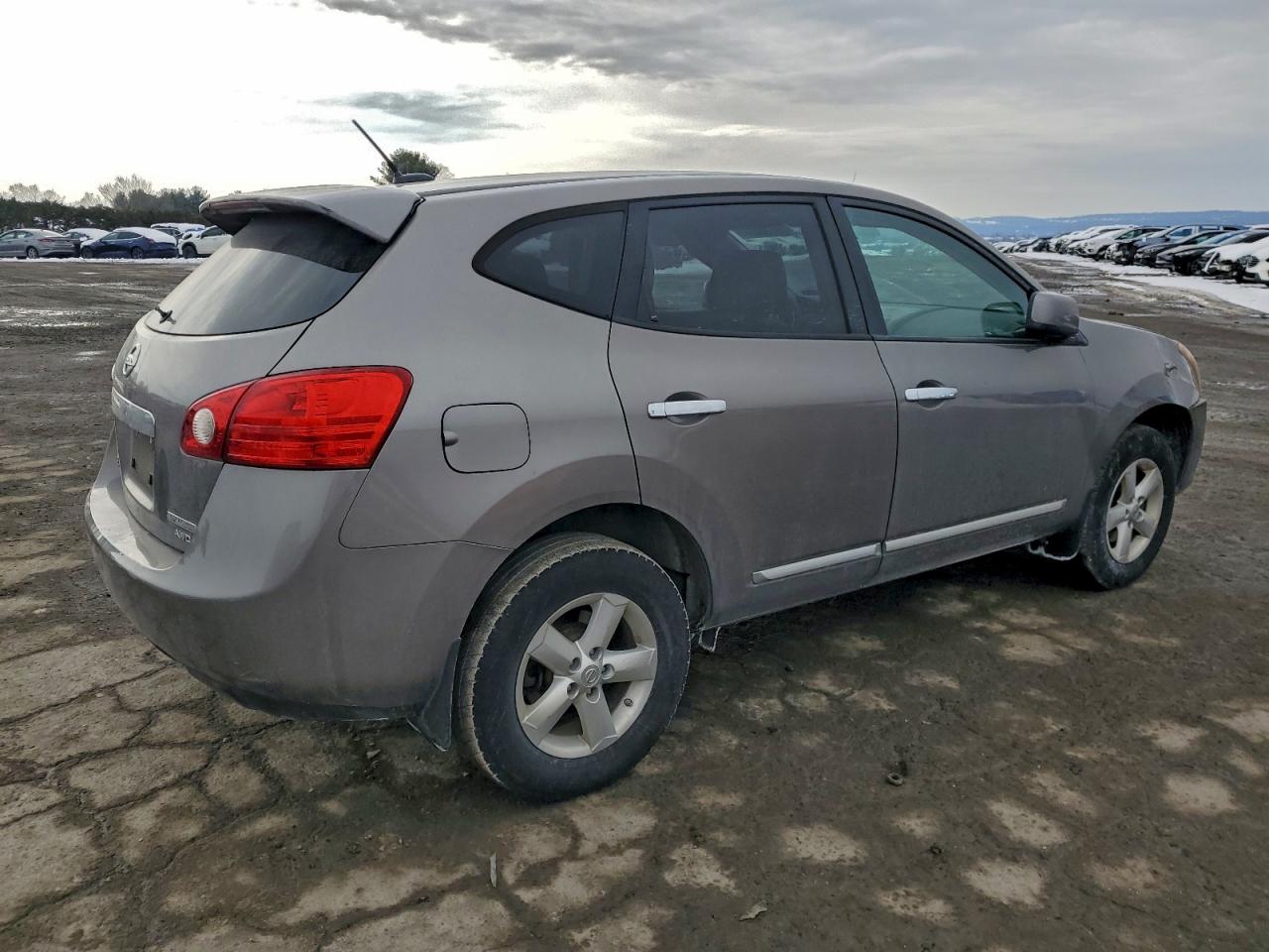 2013 NISSAN ROGUE S photo 5