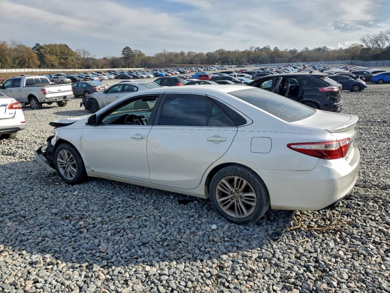 2016 TOYOTA CAMRY LE photo 2