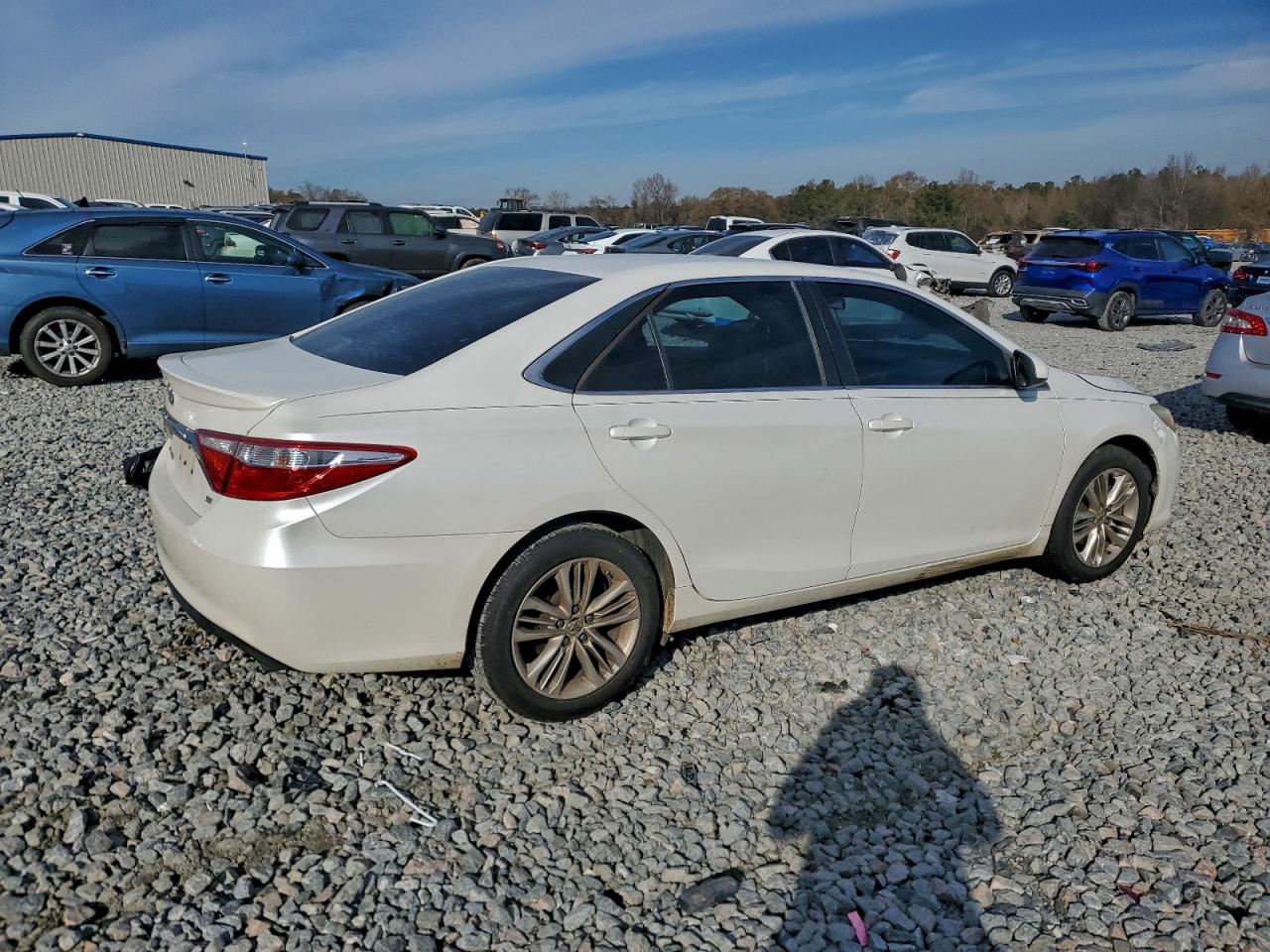 2016 TOYOTA CAMRY LE photo 3