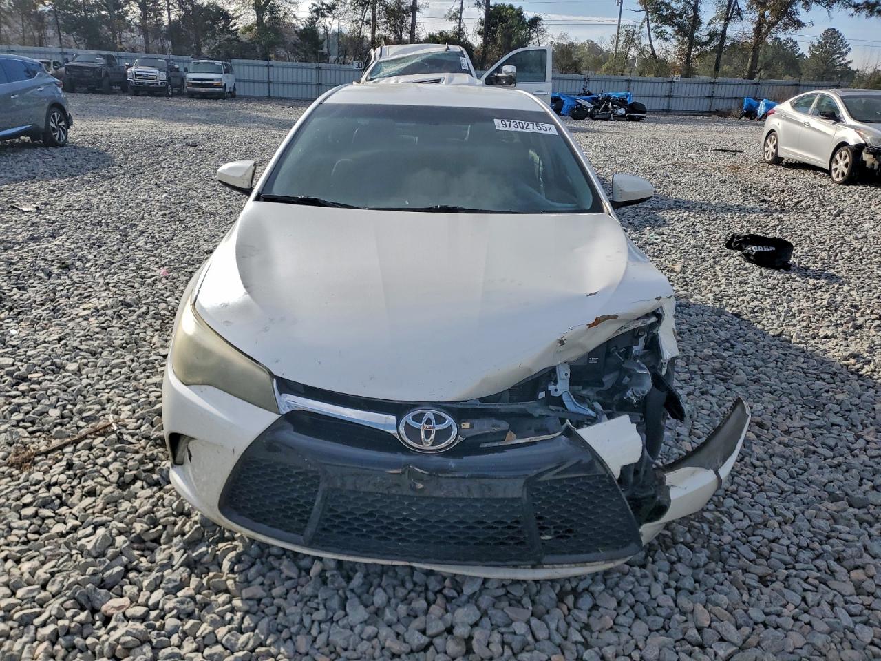 2016 TOYOTA CAMRY LE photo 5