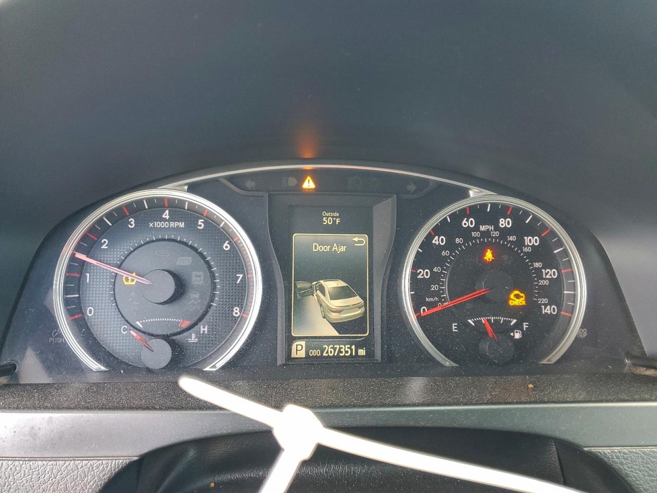 2016 TOYOTA CAMRY LE photo 9