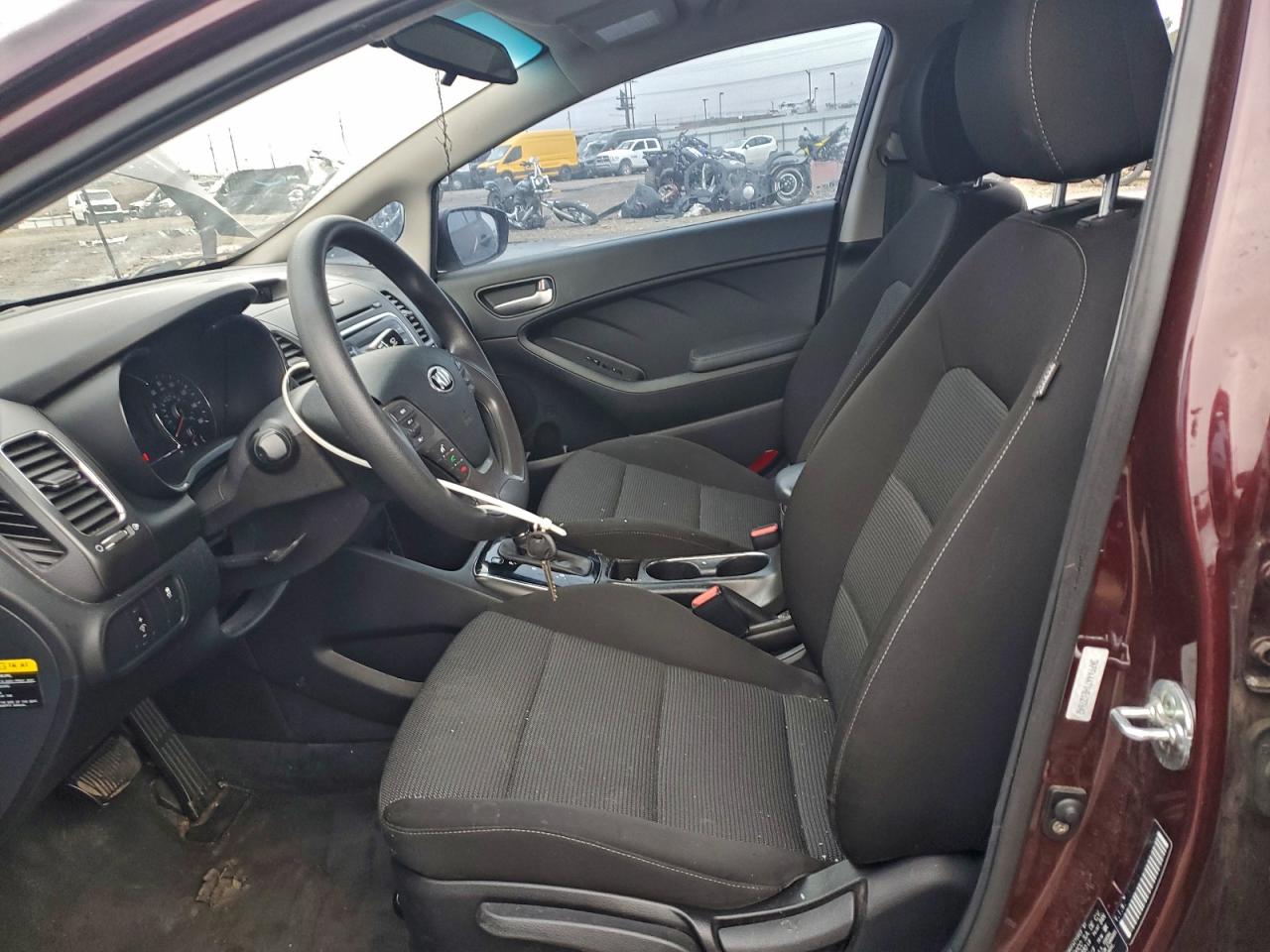 2017 KIA FORTE LX photo 19