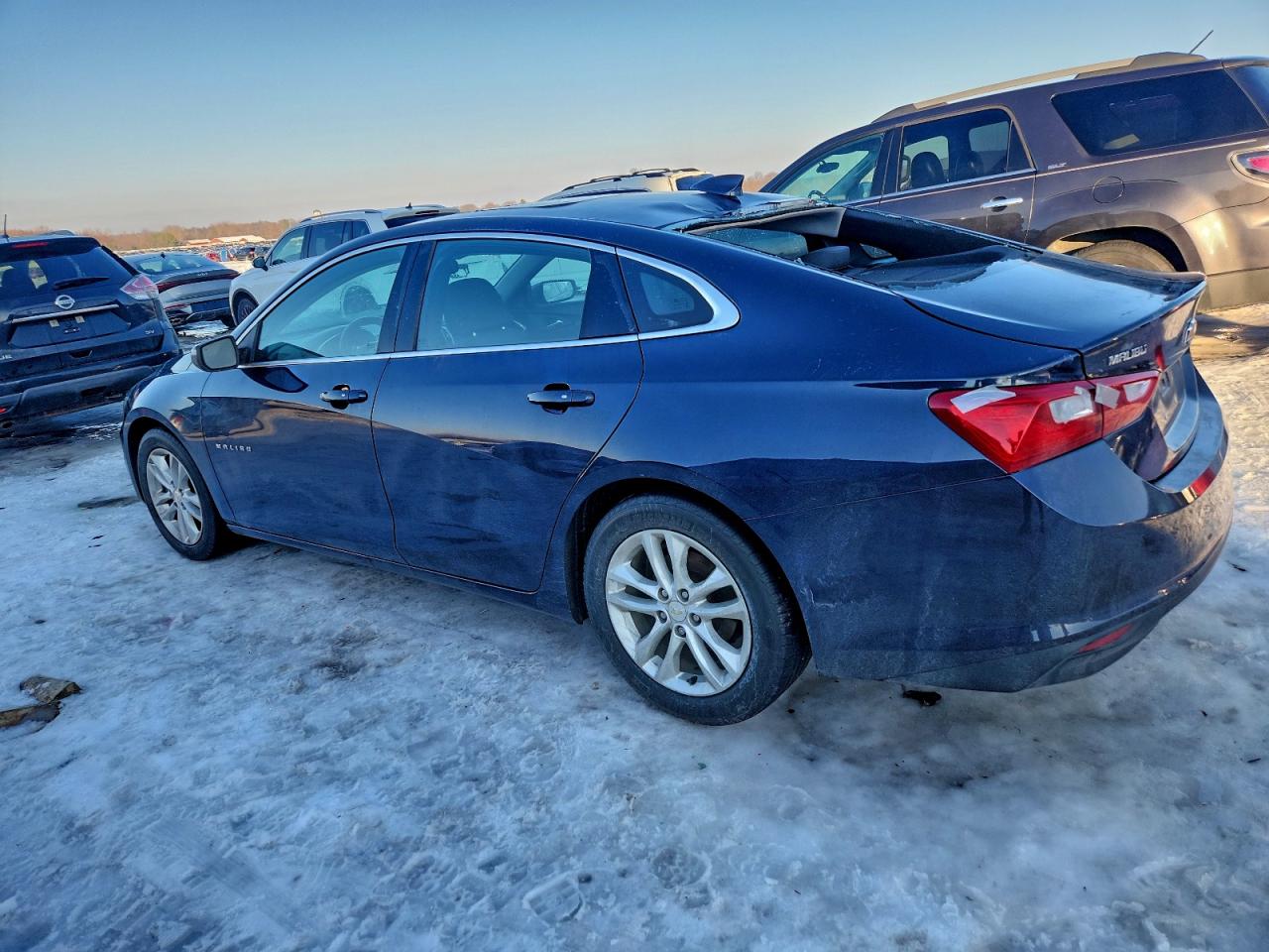 2016 CHEVROLET MALIBU LT photo 2