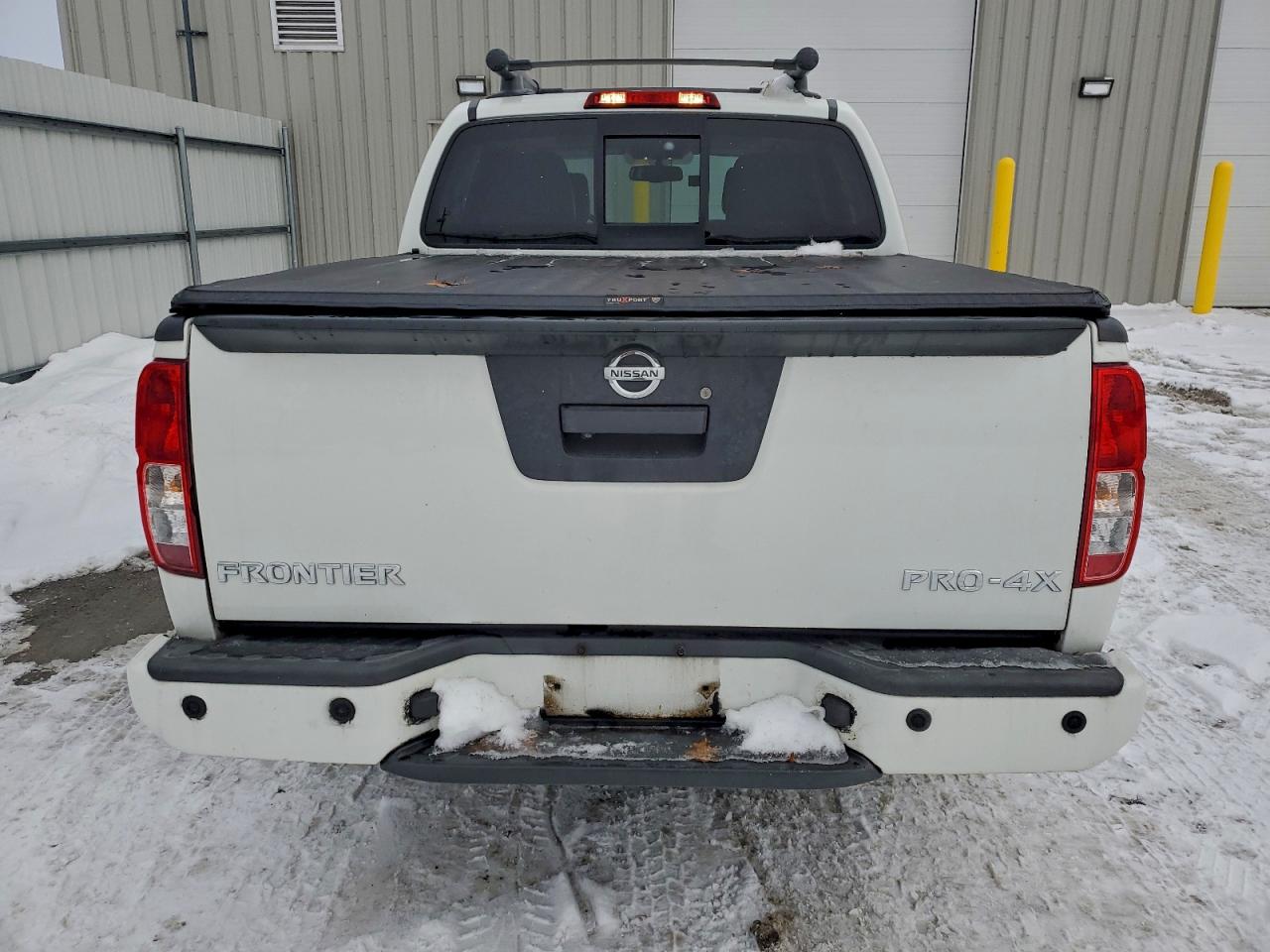 2017 NISSAN FRONTIER S photo 6