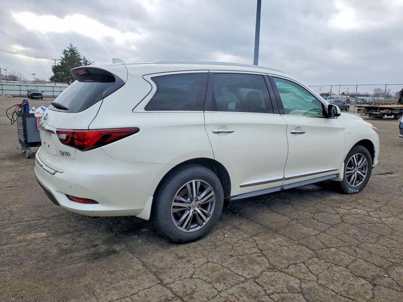 2020 INFINITI QX60 LUXE photo 5