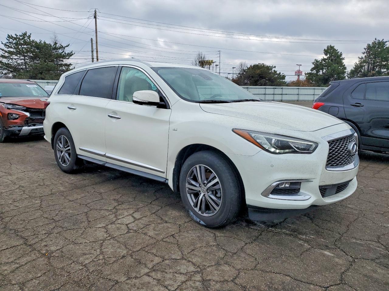 2020 INFINITI QX60 LUXE photo 7