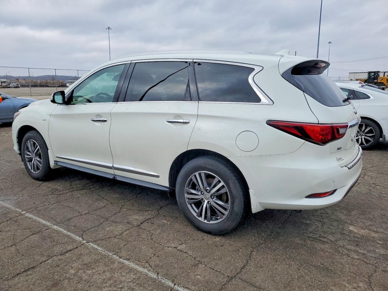 2020 INFINITI QX60 LUXE photo 3