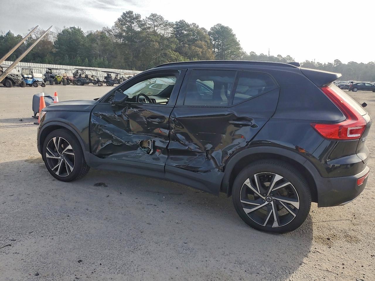 2020 VOLVO XC40 T5 R-DESIGN photo 3