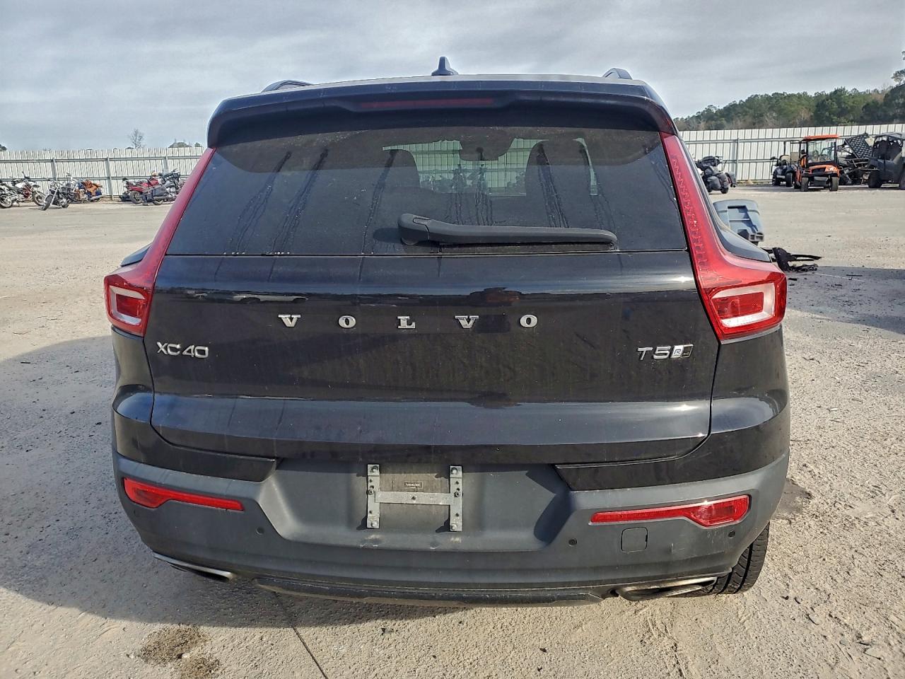 2020 VOLVO XC40 T5 R-DESIGN photo 11