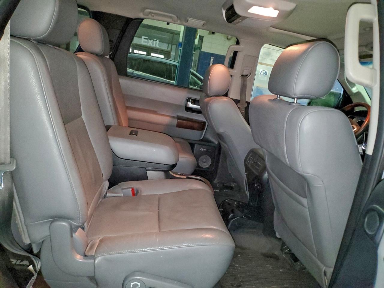 2017 TOYOTA SEQUOIA PLATINUM photo 21