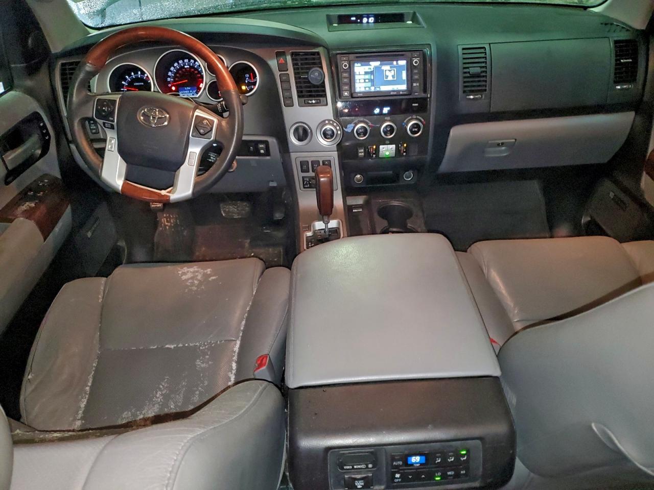 2017 TOYOTA SEQUOIA PLATINUM photo 15