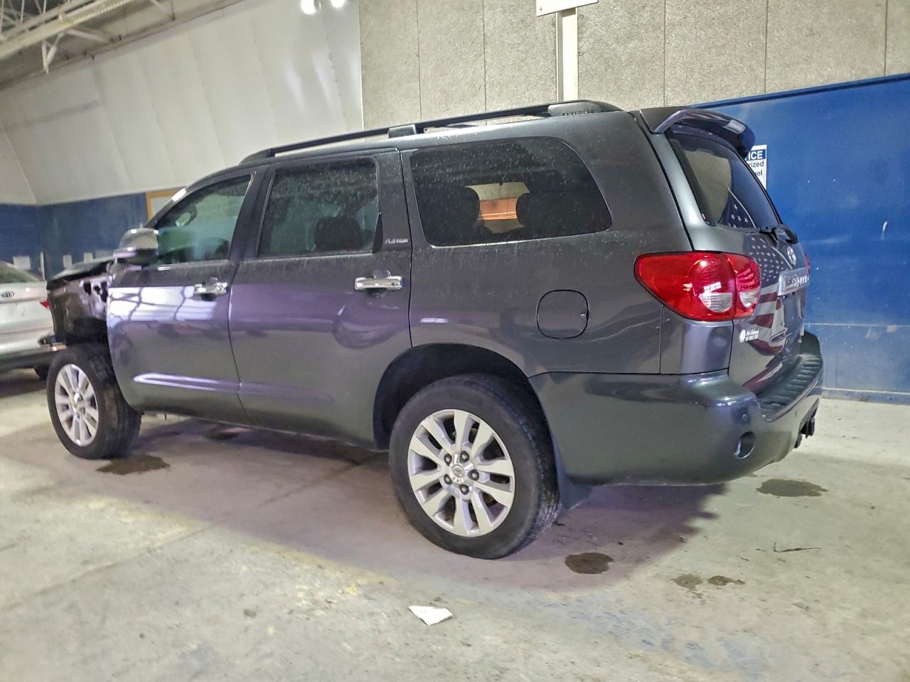 2017 TOYOTA SEQUOIA PLATINUM photo 3