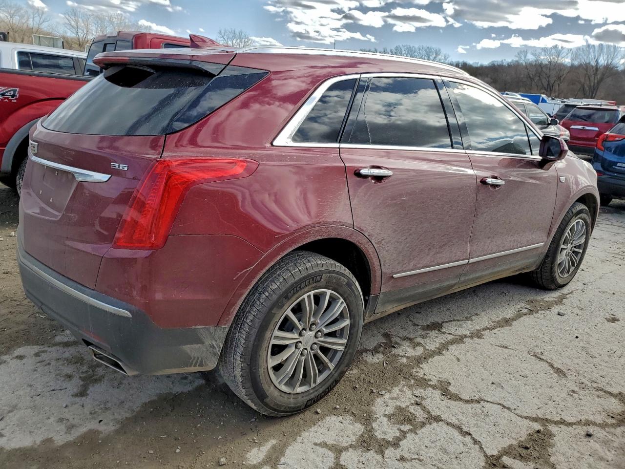 2018 CADILLAC XT5 LUXURY photo 3