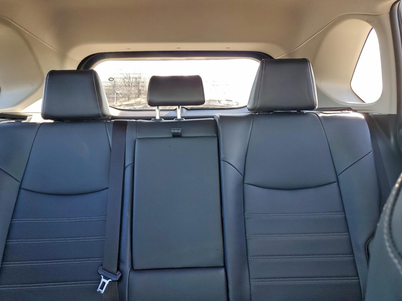 2025 TOYOTA RAV4 XLE PREMIUM photo 28