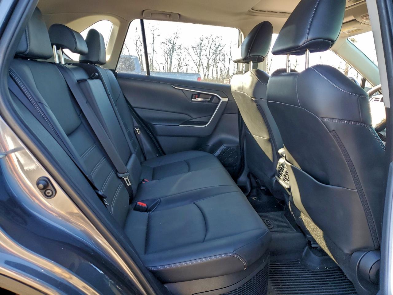 2025 TOYOTA RAV4 XLE PREMIUM photo 31