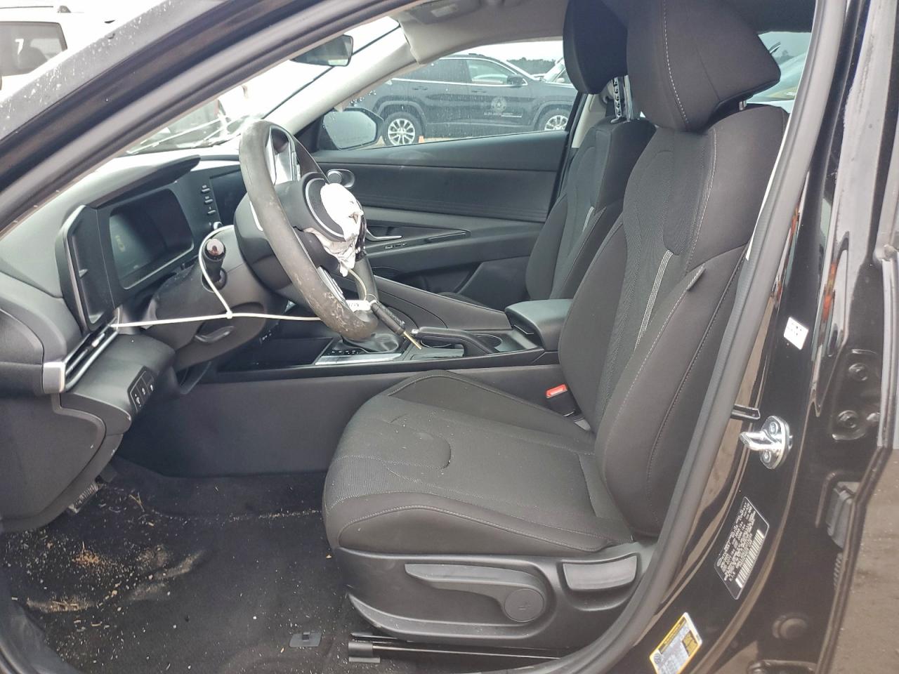 2025 HYUNDAI ELANTRA SE photo 13