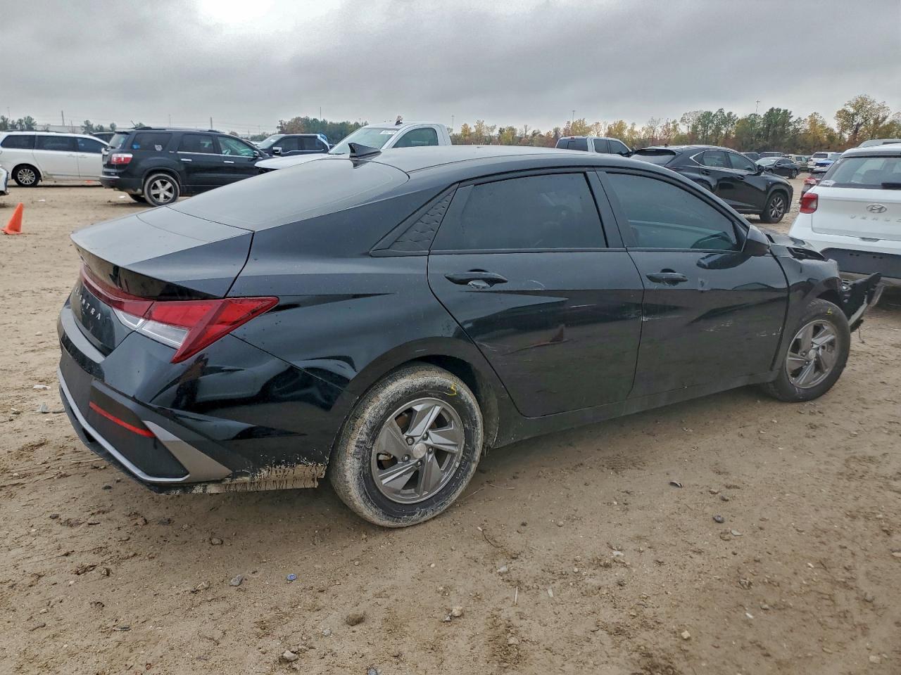 2025 HYUNDAI ELANTRA SE photo 5