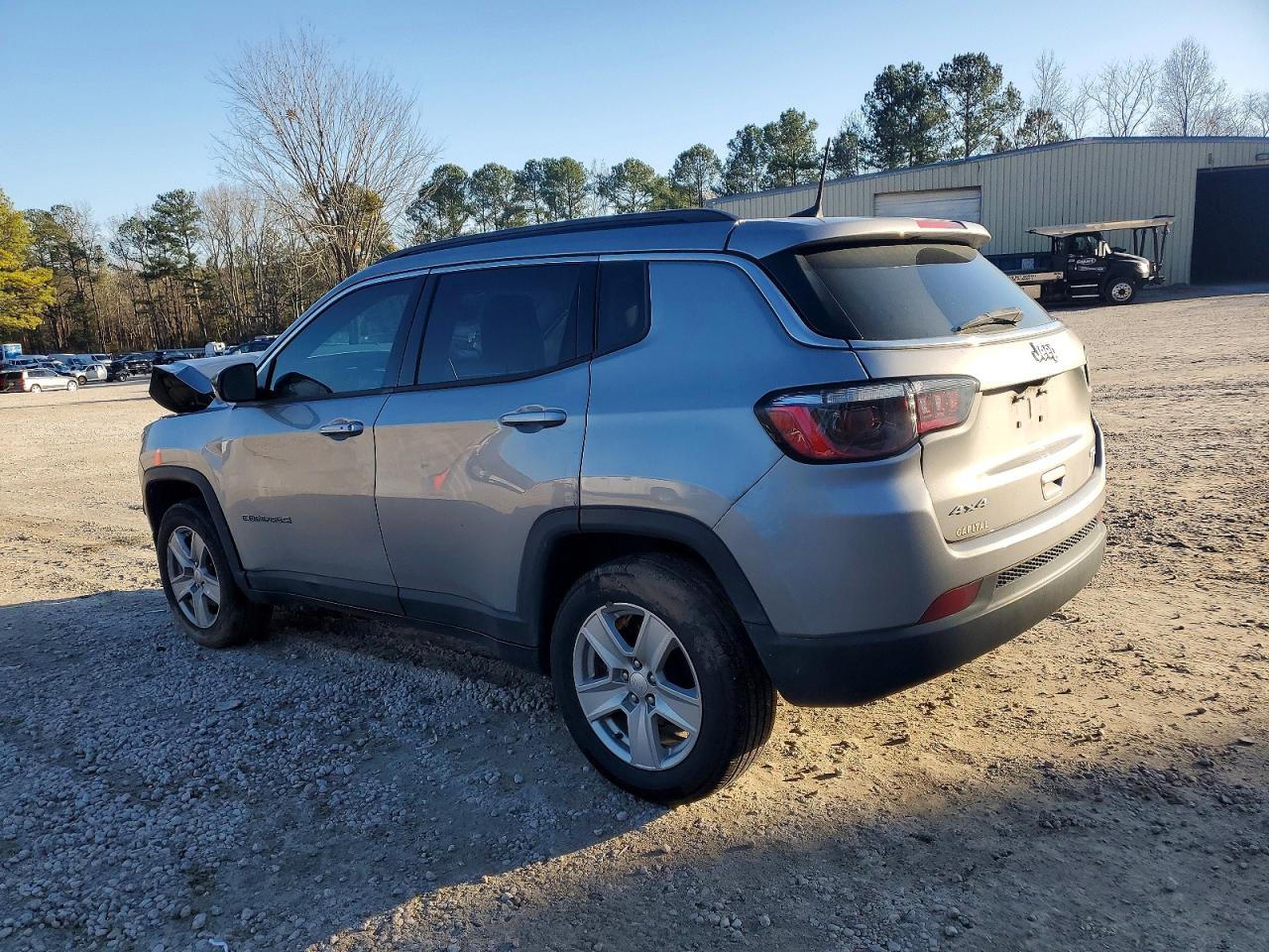 2022 JEEP COMPASS LATITUDE photo 2