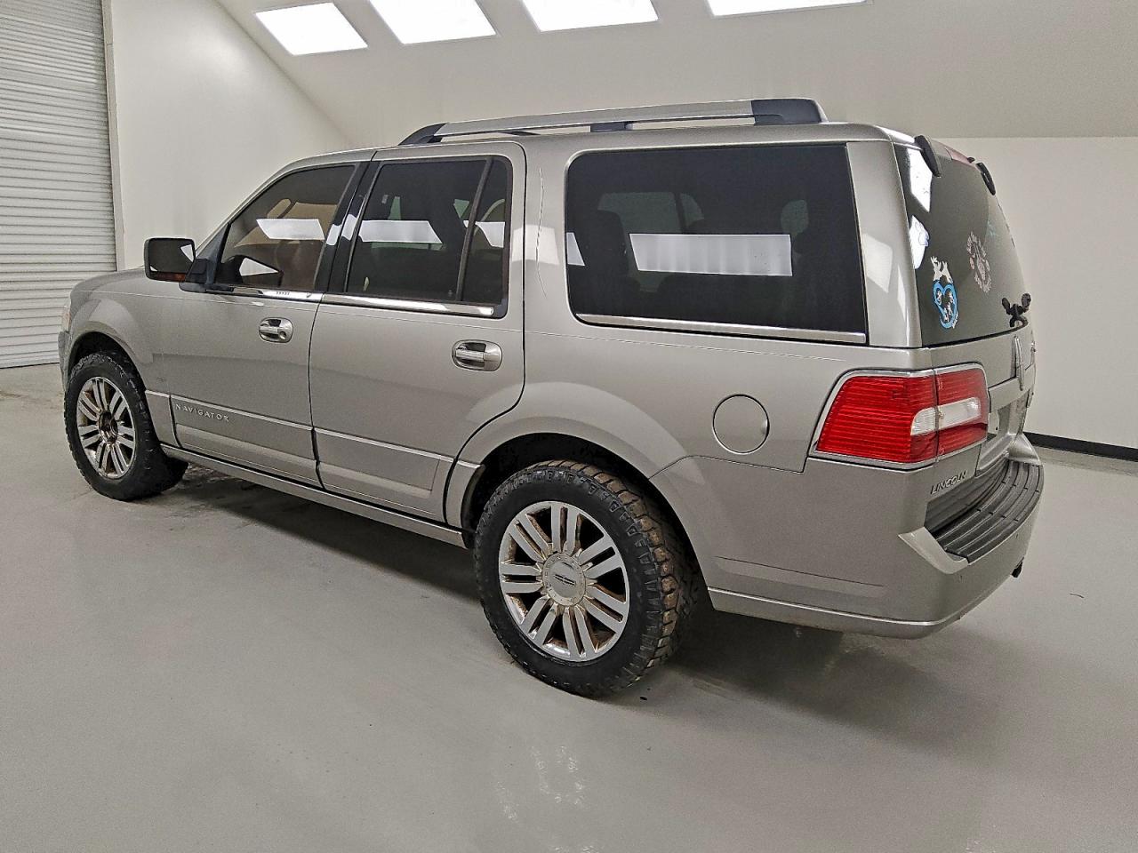 2009 LINCOLN NAVIGATOR photo 3