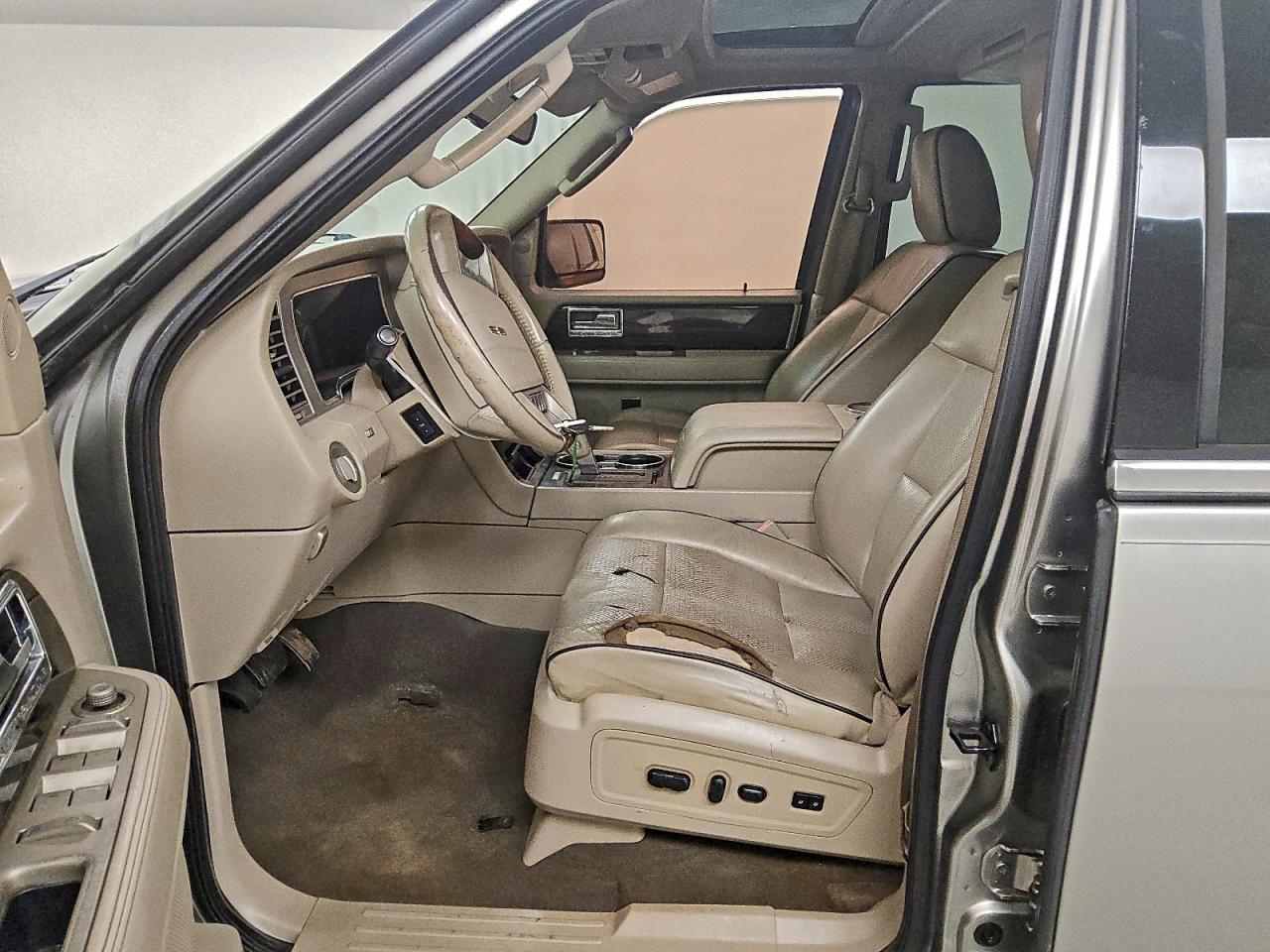 2009 LINCOLN NAVIGATOR photo 13