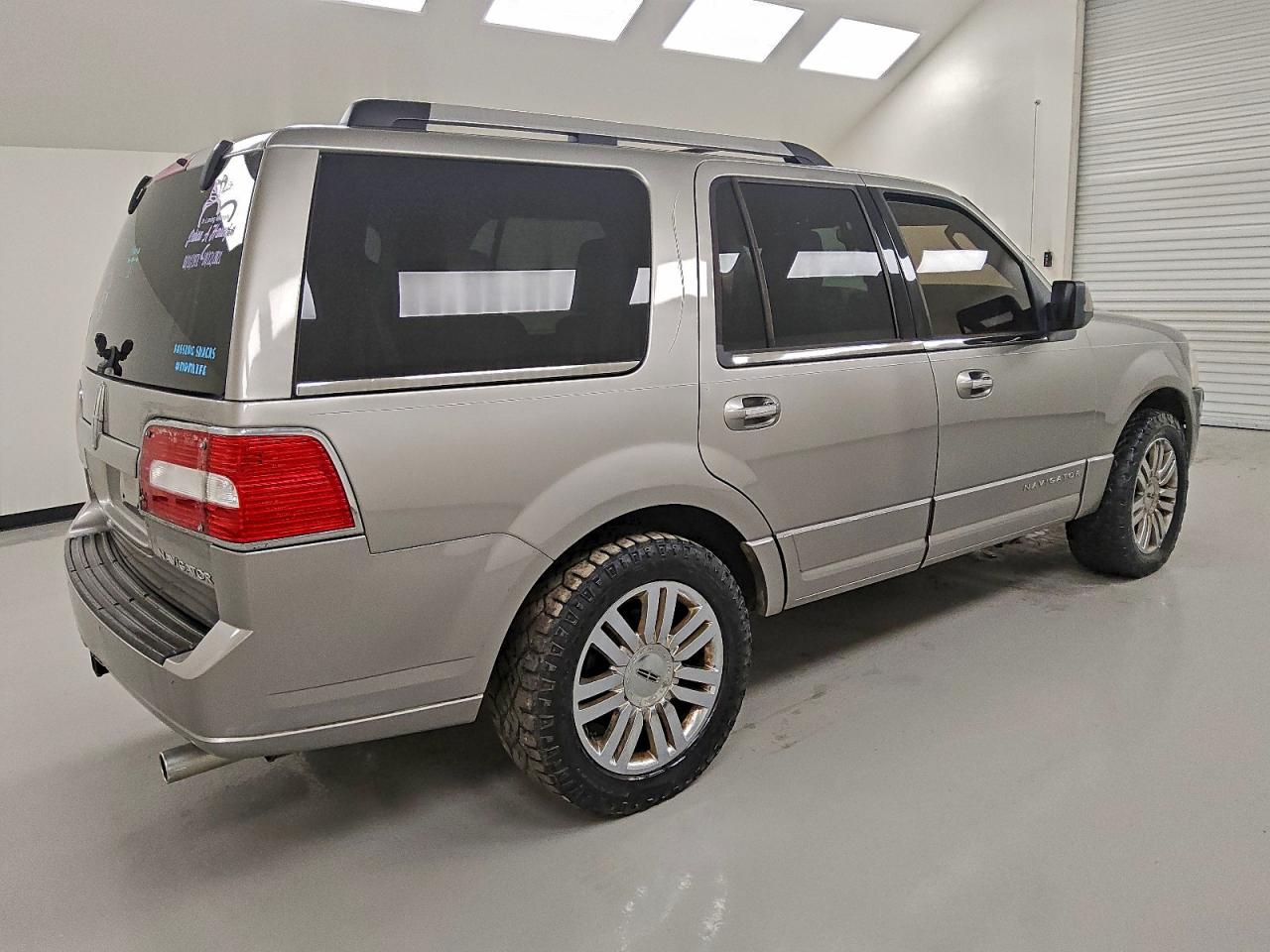 2009 LINCOLN NAVIGATOR photo 5