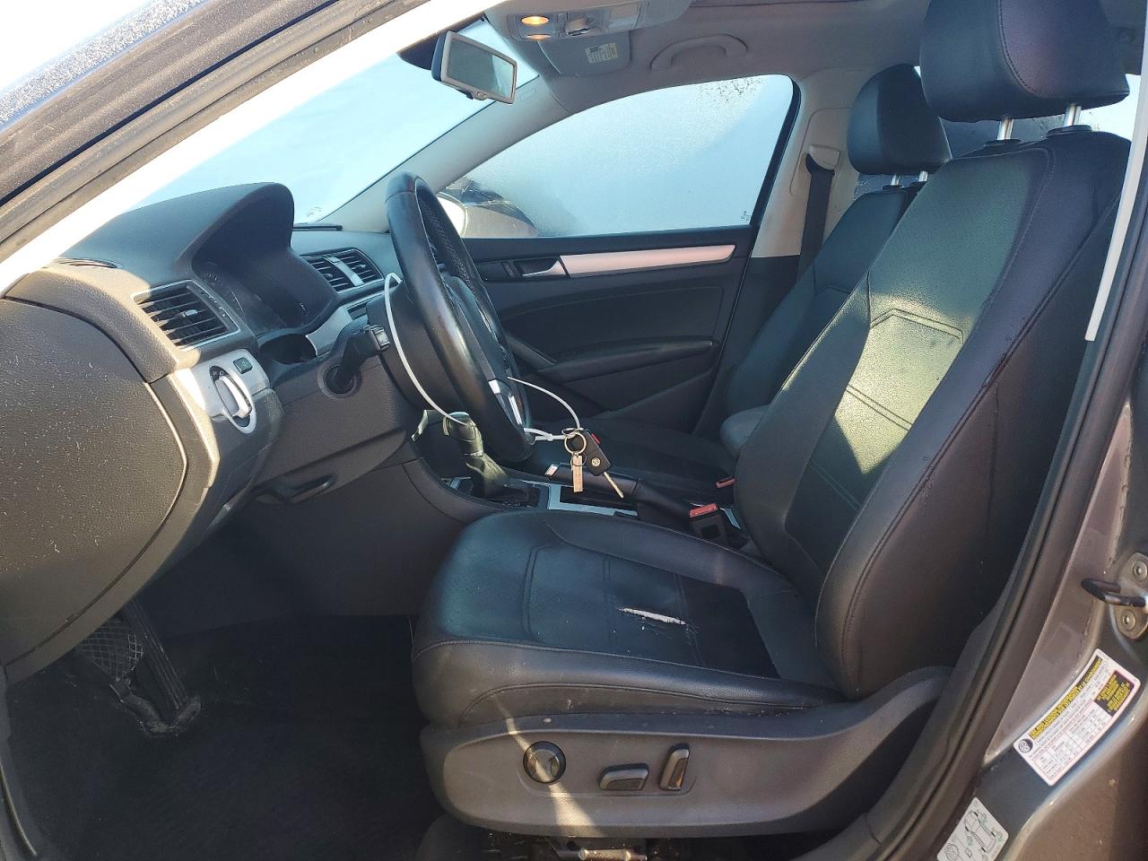 2012 VOLKSWAGEN PASSAT SE photo 7