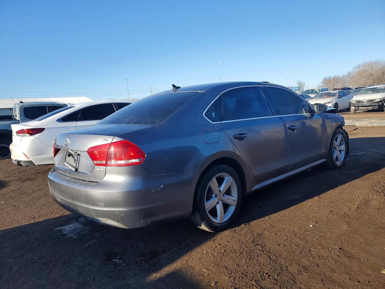 2012 VOLKSWAGEN PASSAT SE photo 3