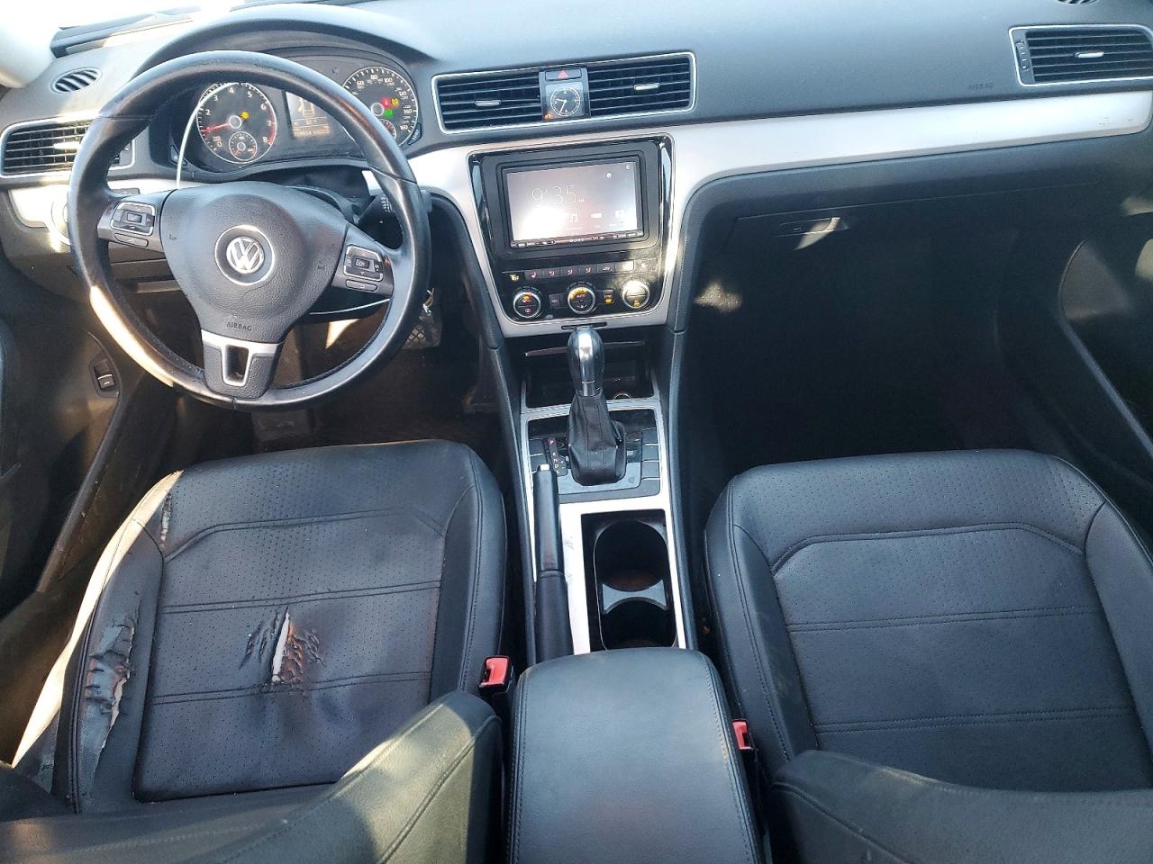 2012 VOLKSWAGEN PASSAT SE photo 8