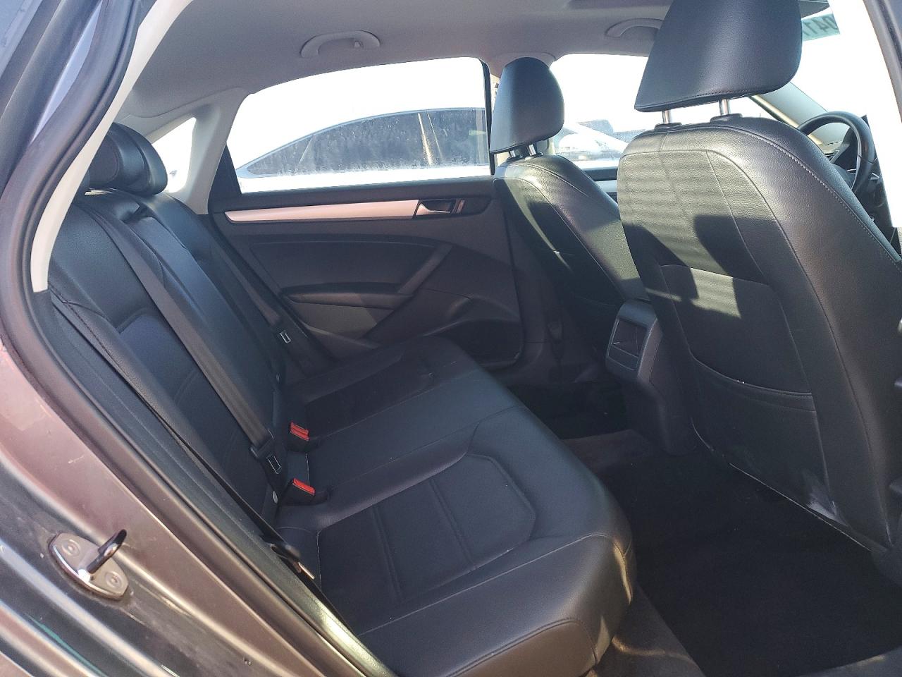 2012 VOLKSWAGEN PASSAT SE photo 10