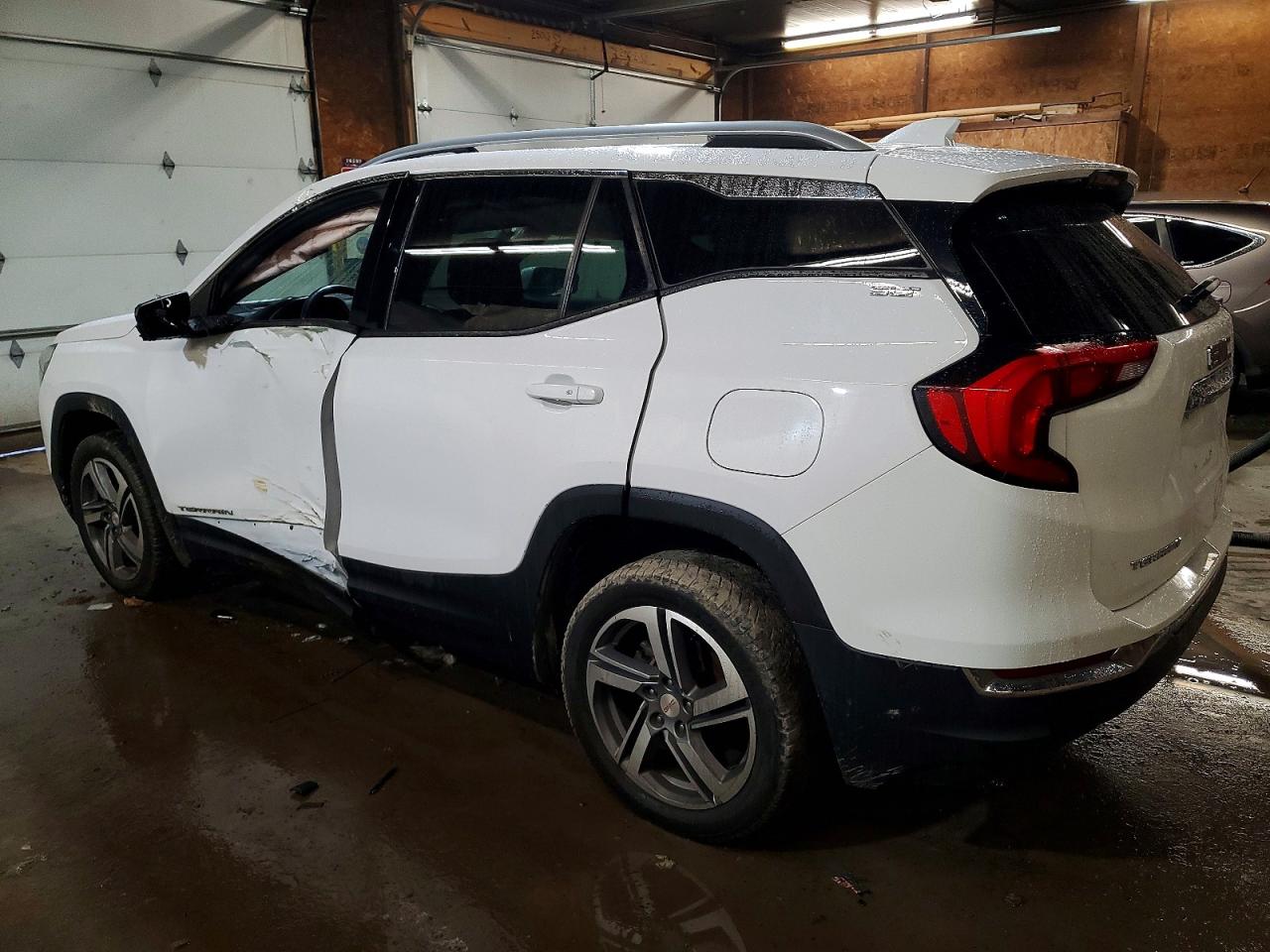 2020 GMC TERRAIN SLT photo 2
