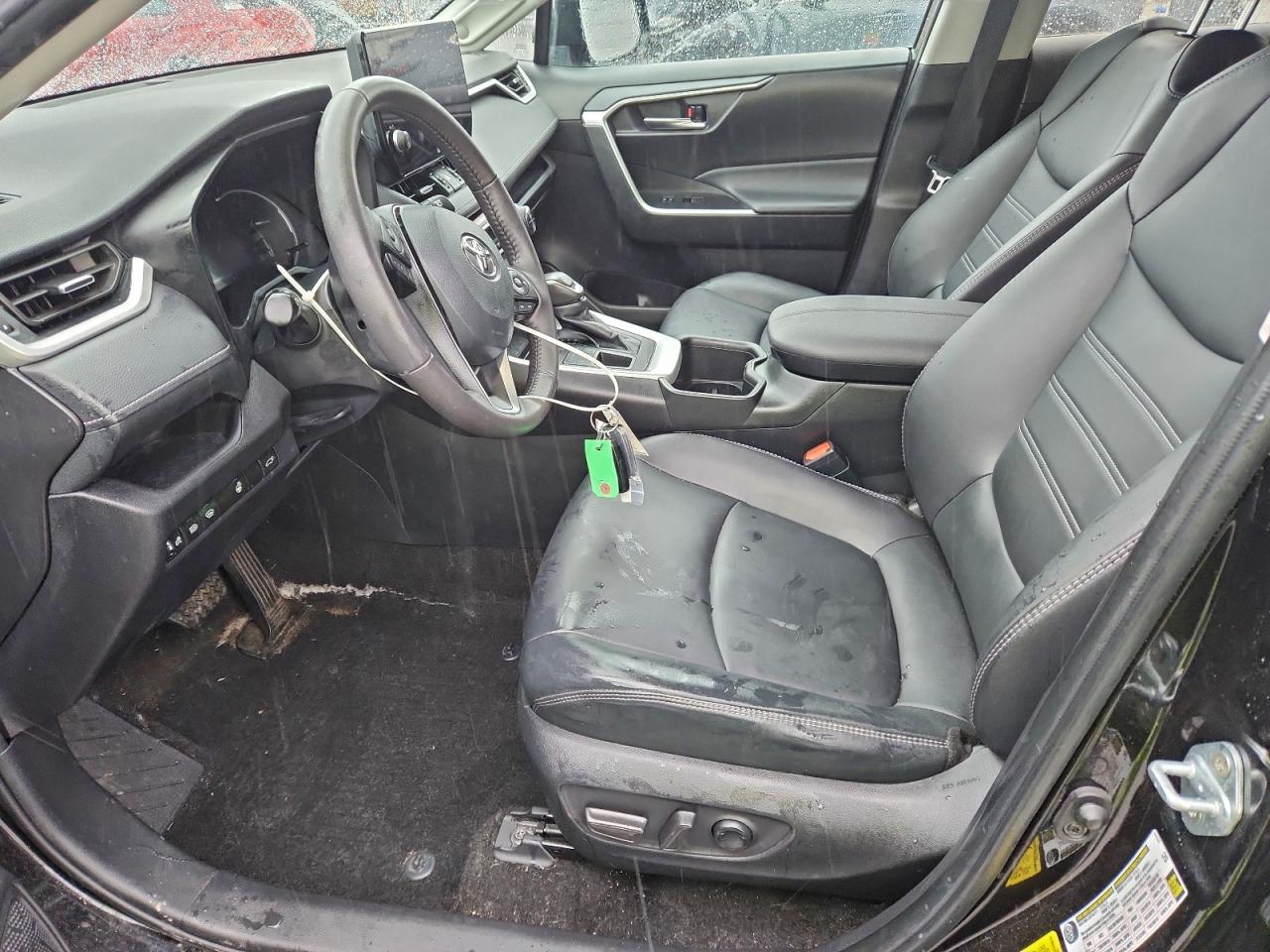 2024 TOYOTA RAV4 XLE PREMIUM photo 25