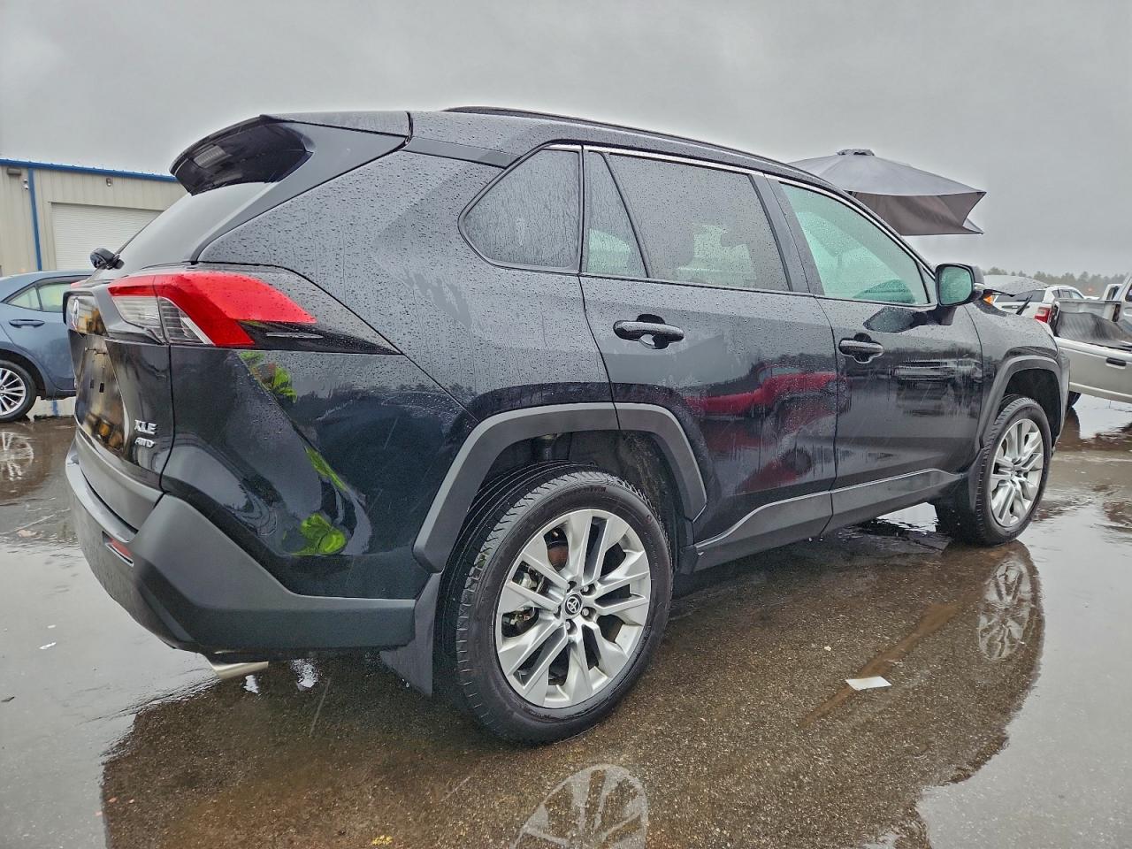 2024 TOYOTA RAV4 XLE PREMIUM photo 9