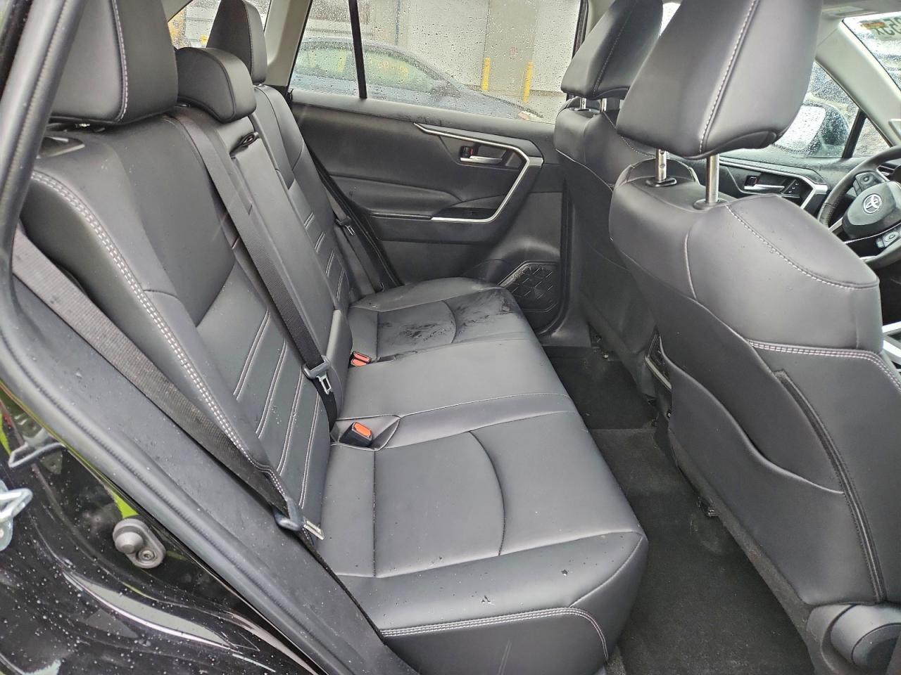 2024 TOYOTA RAV4 XLE PREMIUM photo 37
